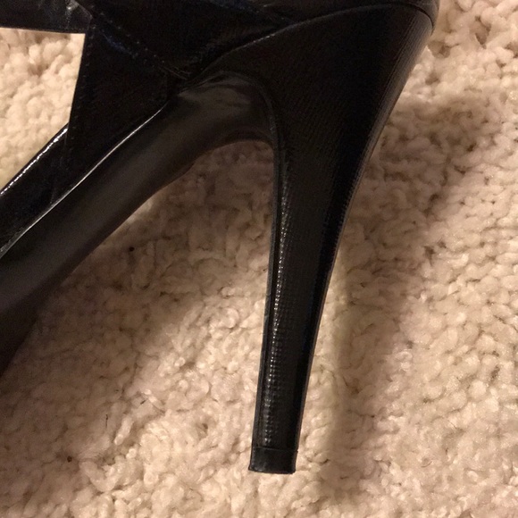 Shoes - Picture 4 of 4